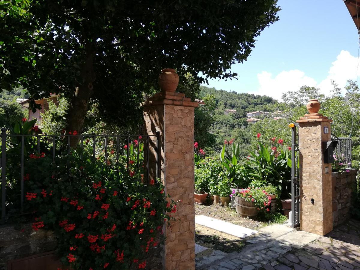 Agrifoglio B&B Con Giardino Aritzo Exterior photo