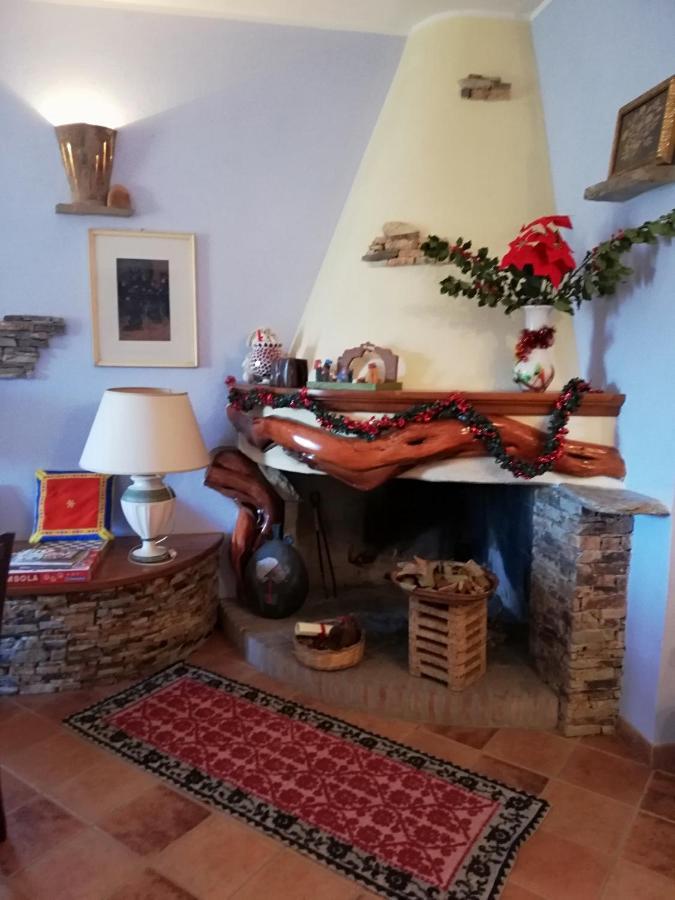 Agrifoglio B&B Con Giardino Aritzo Exterior photo